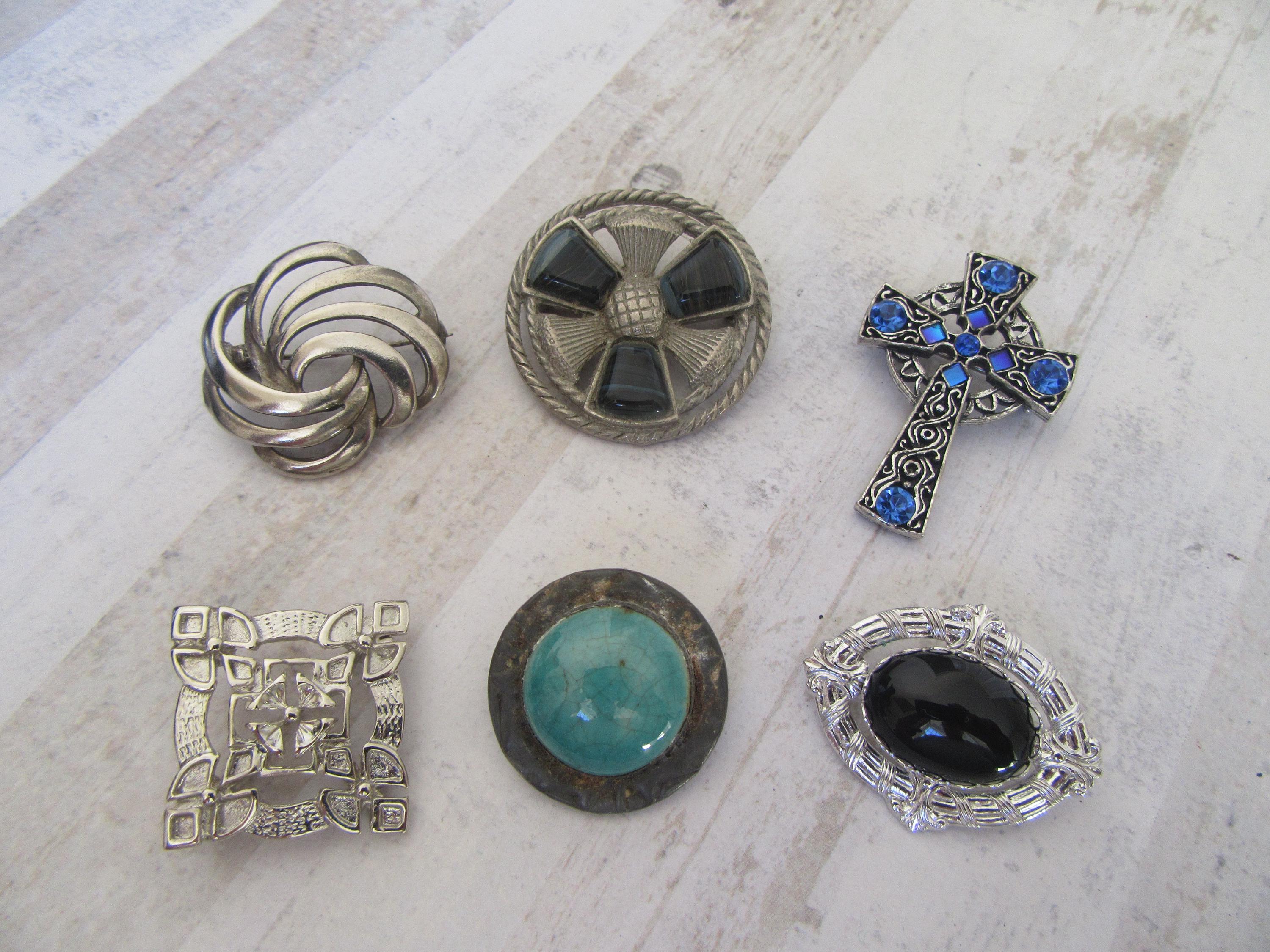 豊富なギフト Ruskin style 日本 Etsy - brooch アクセサリー