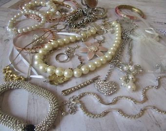 Vintage jewellery lot. Good wearable, repair repurpose, beads, parts, spares. Art/craft project bits.   454g