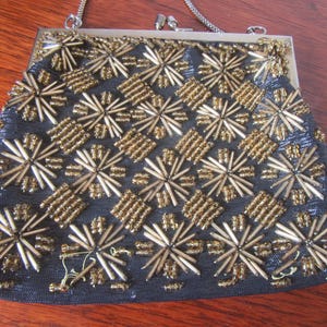 Vintage Handtasche mit handgenähten goldenen Perlen und Stäben. Dolcis Limmie Etikett.