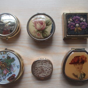 Vintage pillendoosje x 6. Tandenfee. Emaille. Petit Point enz. REPARATIE/HERSTEL