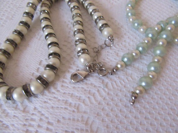 Vintage faux pearl necklaces. White with diamonte… - image 4