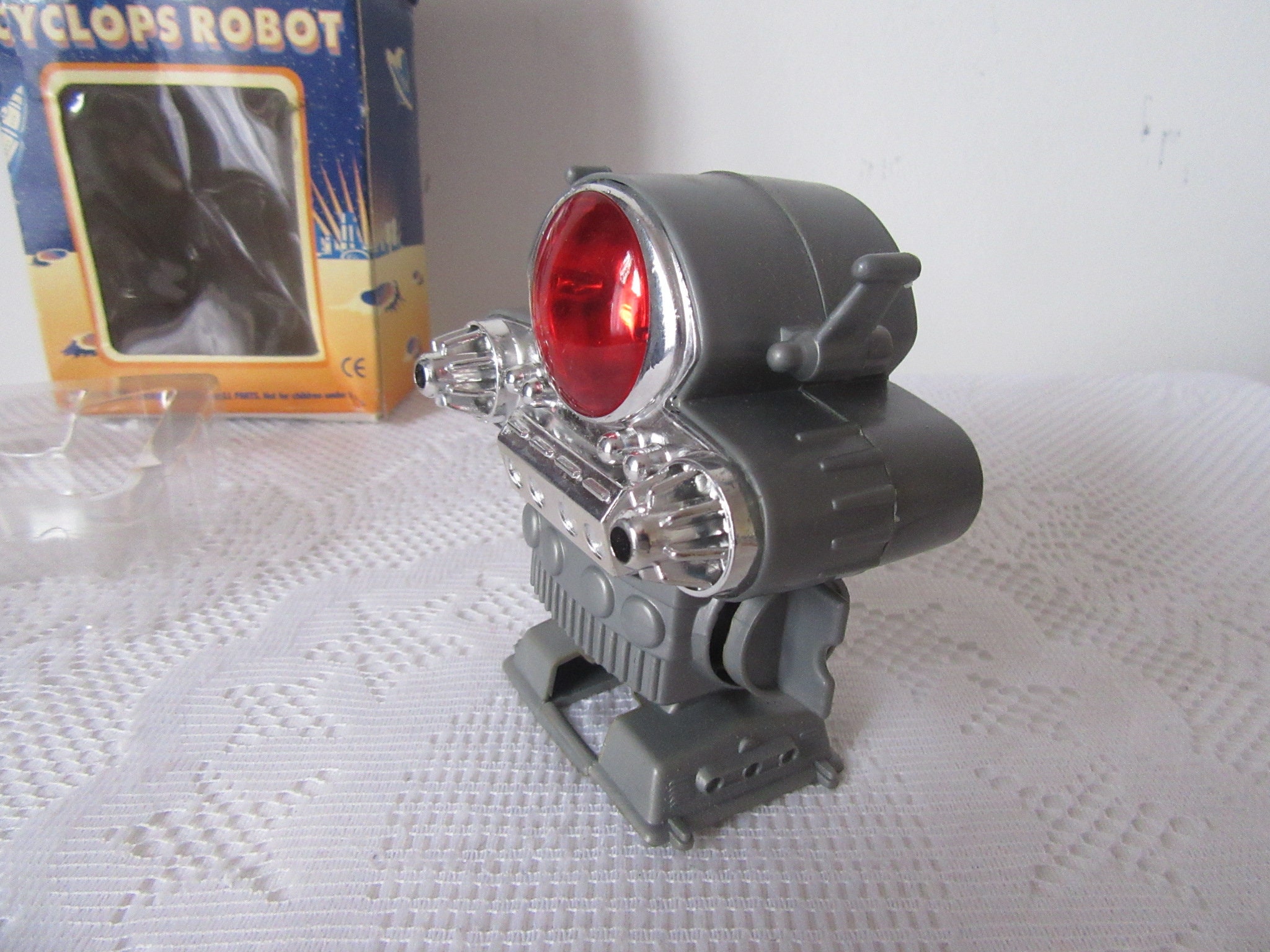Cyclops Sparking Walking Mechanical Robot. Item No 10074