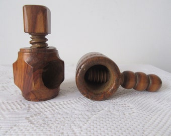 Vintage notenkrakers x2, met de hand gedraaid, met de hand gesneden uit hout.
