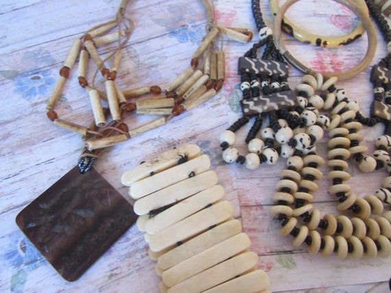 Vintage assorted bone jewellery, wearable, repair… - image 7