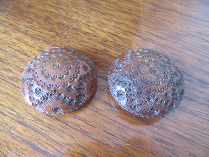 Vintage Olive Wood Hand Carved Trinket Box. Round Screw Top Highly