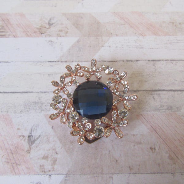 Vintage Schal Clips Sammlung 8 Auswahl. Blaues Glas. W-Deutschland. Damenbildnis. Schwarzer Stein. Messing oval. Goldenes Swirl.Liebespaar etc.