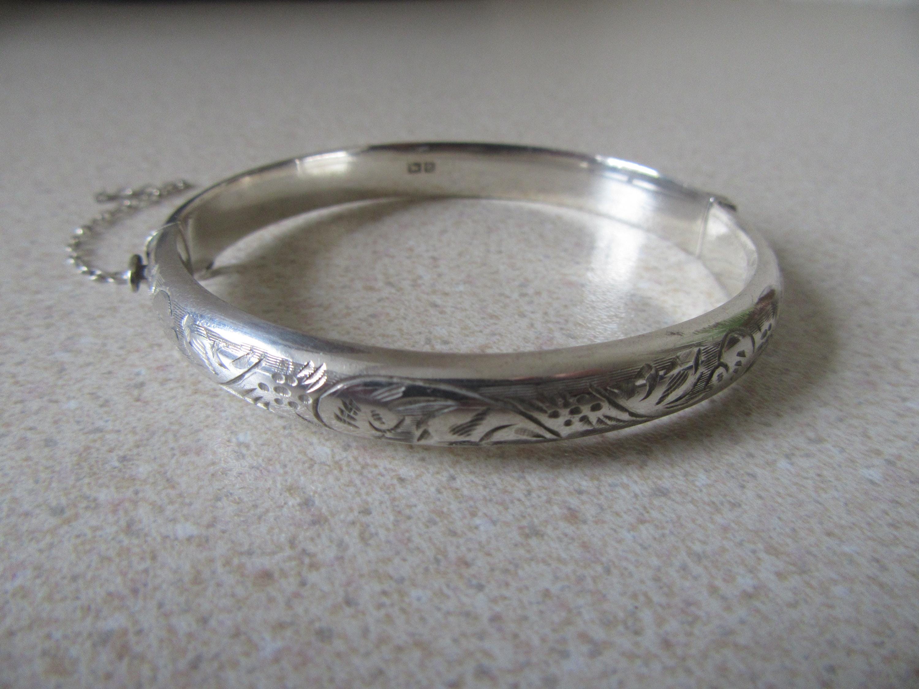 Vintage Sterling Silver Bangle/bracelet. Hallmarked Anchor Vintage Sterling Silver Bangle/bracelet. Hallmarked Anchor