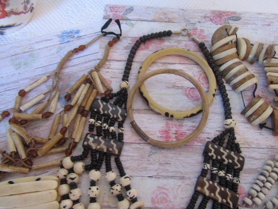 Vintage assorted bone jewellery, wearable, repair… - image 2