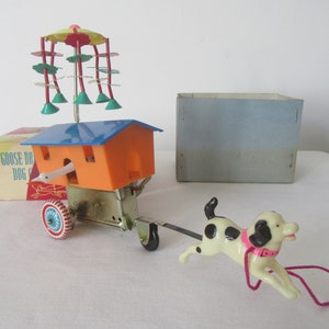 珍しいヴィンテージのガチョウが犬を運転するカート、収集価値のある子供用の機械仕掛けのおもちゃ。動作します。収集価値のあるヴィンテージの機械仕掛けのおもちゃ。