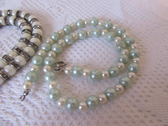 Vintage faux pearl necklaces. White with diamonte… - image 6