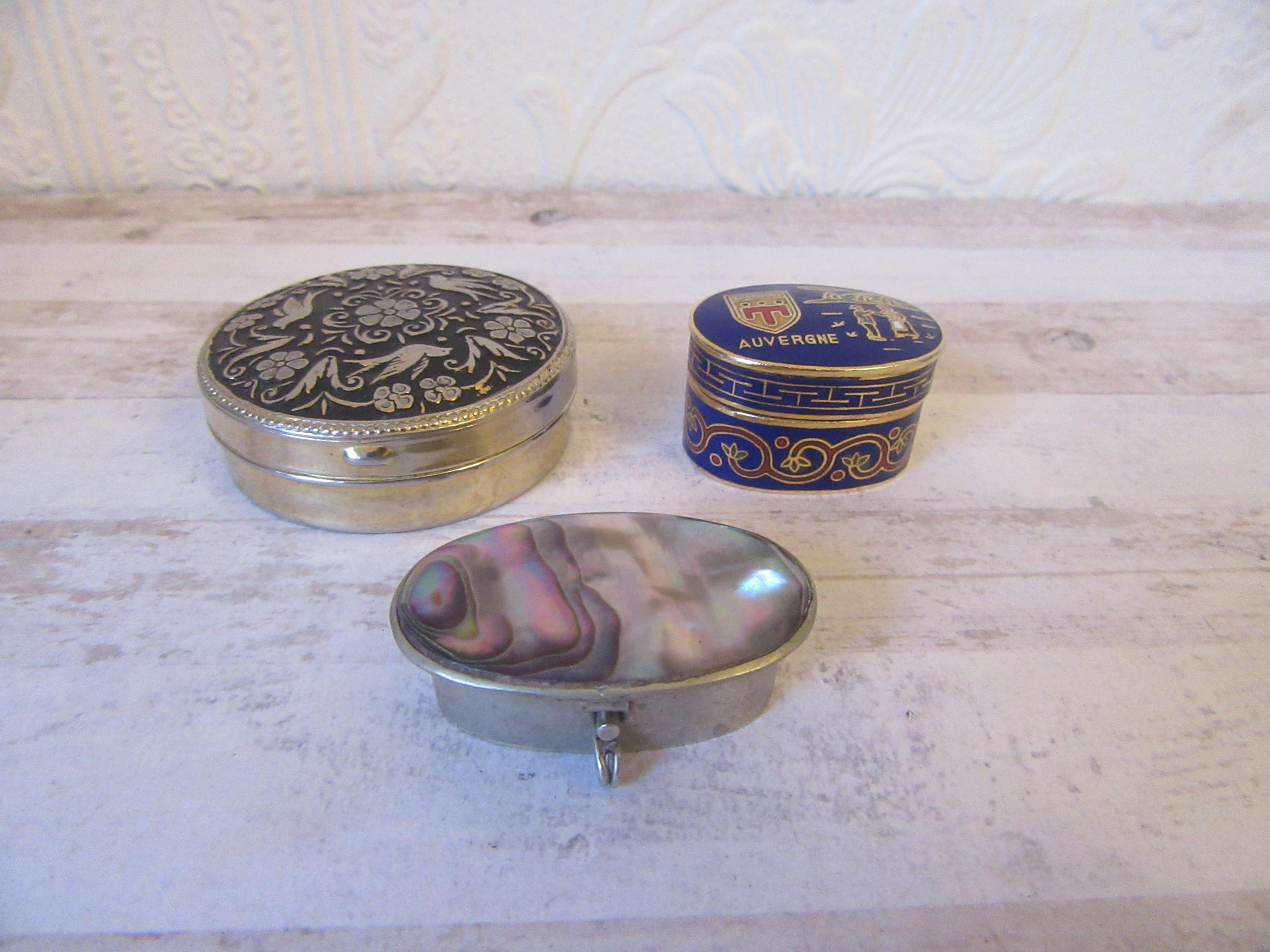 ヴィンテージ！アフガニスタン銀細工「銀と古代貝」のペンダント