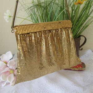 Vintage chainmail mesh gold tone handbag. Chain handle evening bag. Peach satin lined.