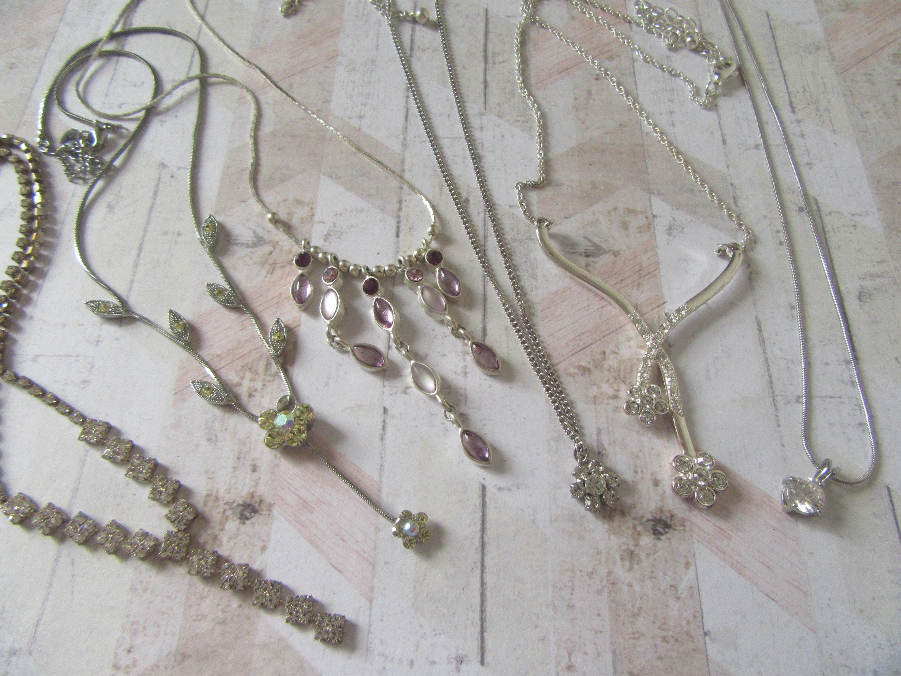 Collier Ras Du Cou AVON LILIAN - Fleurs Façon Émail Sur Acier - Ivoire - Neuf Avec étiquettes