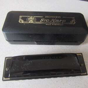 Vintage Hohner Pro Harp svart munspel, munspel. Tillverkad i Tyskland. Svart plastfodral/ask.