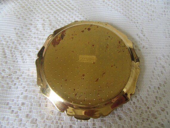 Stratton Queen convertible compact. Scalloped edg… - image 9