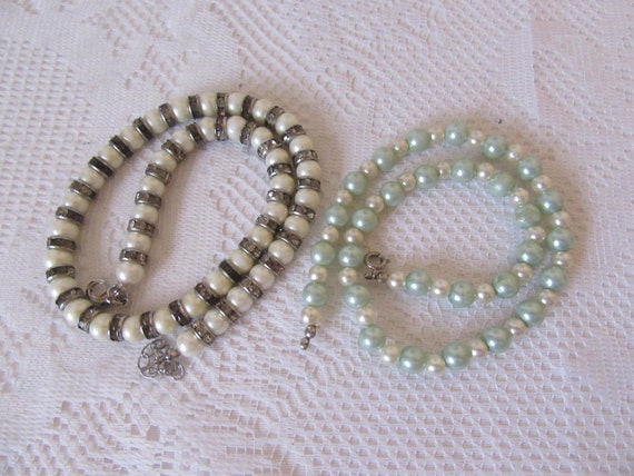 Vintage faux pearl necklaces. White with diamonte… - image 3