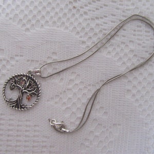 Vintage Silber Baum des Lebens Anhänger Halskette mit 3 kleinen baumelnden Herzen im Baum .. 925 Sterling Silber Kette.