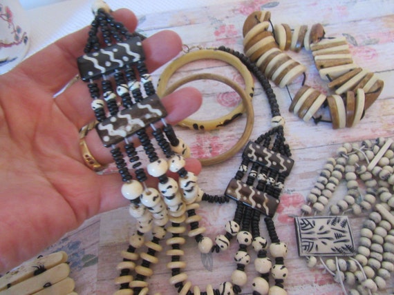 Vintage assorted bone jewellery, wearable, repair… - image 6