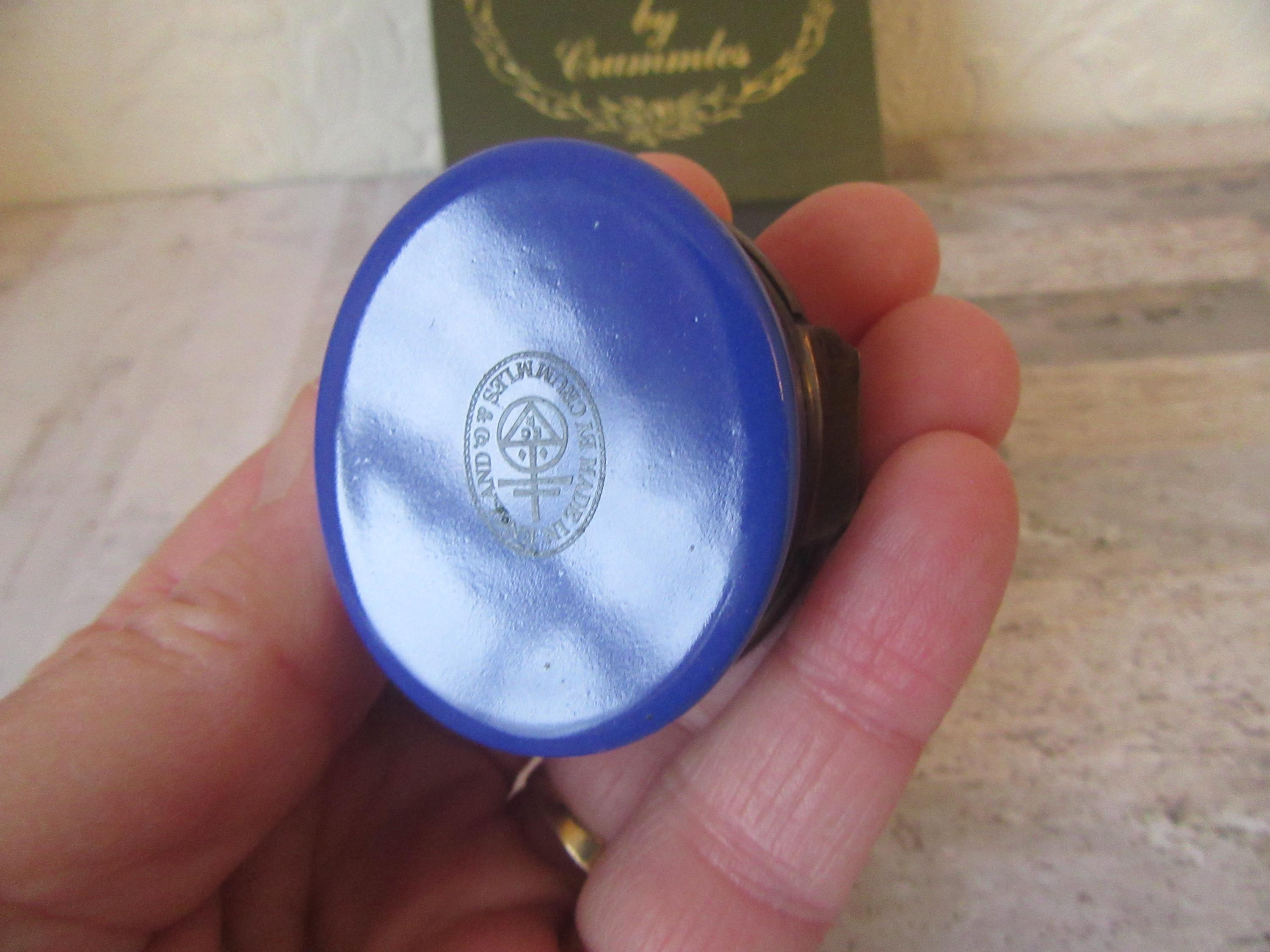 クランブルズ・イングリッシュ・エナメルの銅製ピルケース