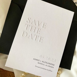 Carte « Retenez la date » en relief, faire-part de mariage imprimé en typographie minimaliste, faire-part moderne en relief à l'aveugle