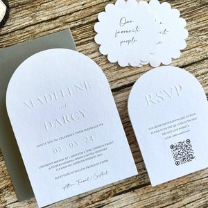Hochzeitseinladung mit Bogenprägung, moderne Einladungskarte mit Bogenprägung, Antwortkarte mit Bogenprägung mit QR-Code