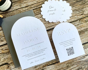 Minimale Arch Emboss Hochzeitseinladung, moderne Letterpress Arch Einladung, Arch Embossed Rsvp-Karte mit QR-Code, Kreis-Namenskarten