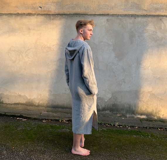 Caftan avec capuche sale