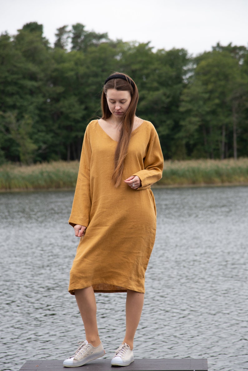 Below the Knee Tunic Dress with V-neckline, Side Pockets and Long Sleeves / Vacation Tunic Dress / Phone-friendly Dress image 3