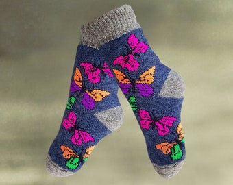 Calcetines de lana merino Butterfly: calidez invernal tejida a mano