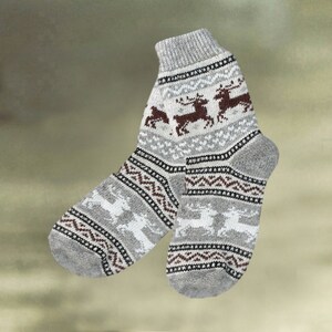 Men&#39;s Merino Wool Socks: Warm Knit Winter Socks with Reindeer