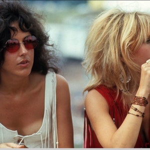 Fotografía original: "Mujeres de Woodstock" Henry Diltz - Enmarcada en madera, blanco brillante