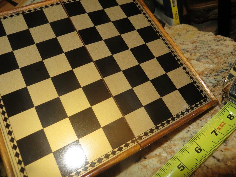 Korvettes magnetic chess set with wood case