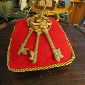 Antique-Style Skeleton Key Decor, 3 Iron Gate Keeper Keys on Ring
