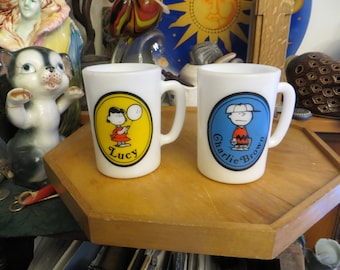 Vintage 1969 Charlie Brown Avon Peanuts Snoopy Schultz Milk Glass