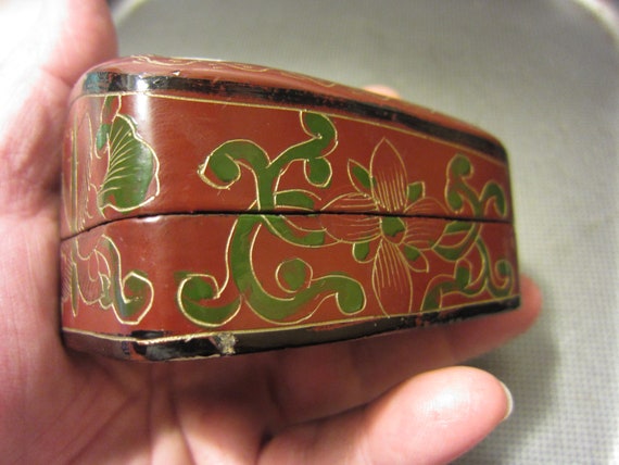 Chinese Shard Porcelain Red Lacquered Box, Jewelr… - image 7