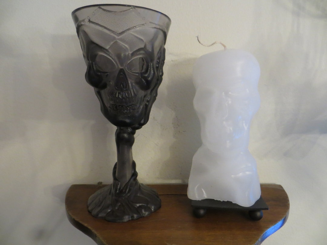 Skull Goblet - White main image 1