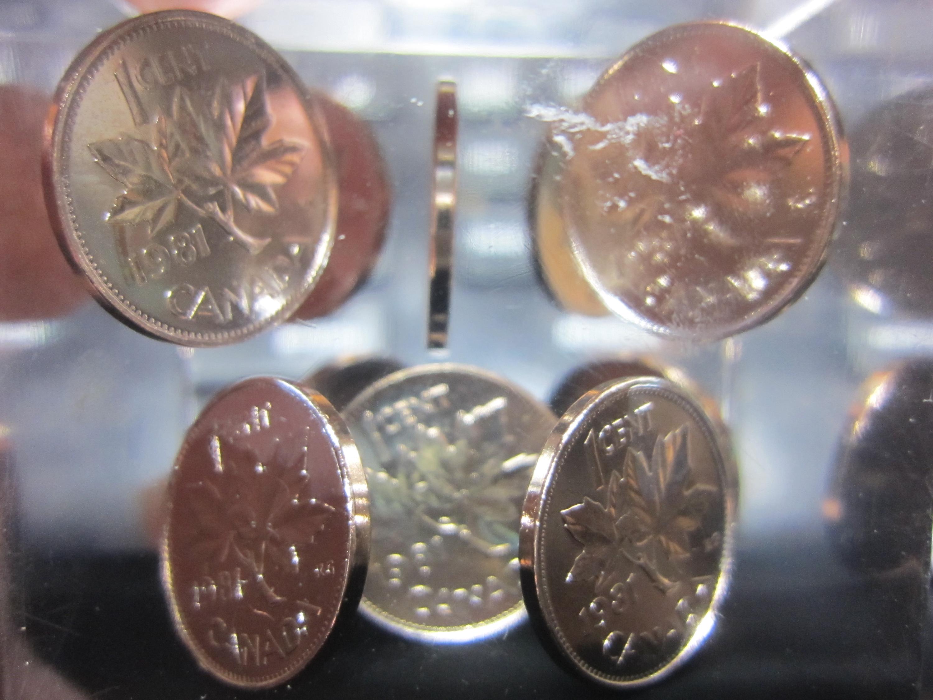 PAPER-WEIGHT　 ビンテージ　万華鏡オルゴール　 メタリックキューブ Vintage Acrylic Cube W/ Ten 1981 Canadian Floating Pennies Queen