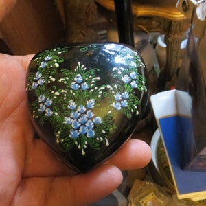 Heart shaped lacquered trinket box with flowers, hand painted. vintage