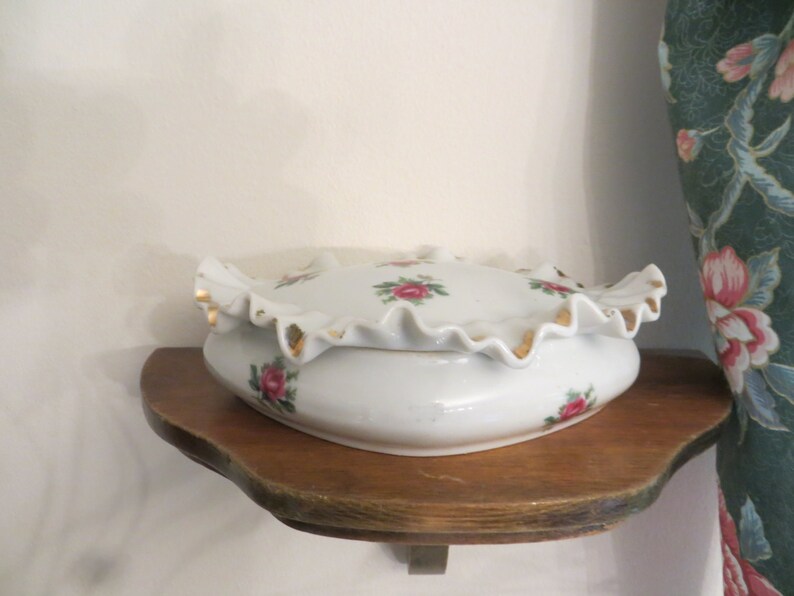 Fine old china ruffle lidded trinket dish with roses.. image 2