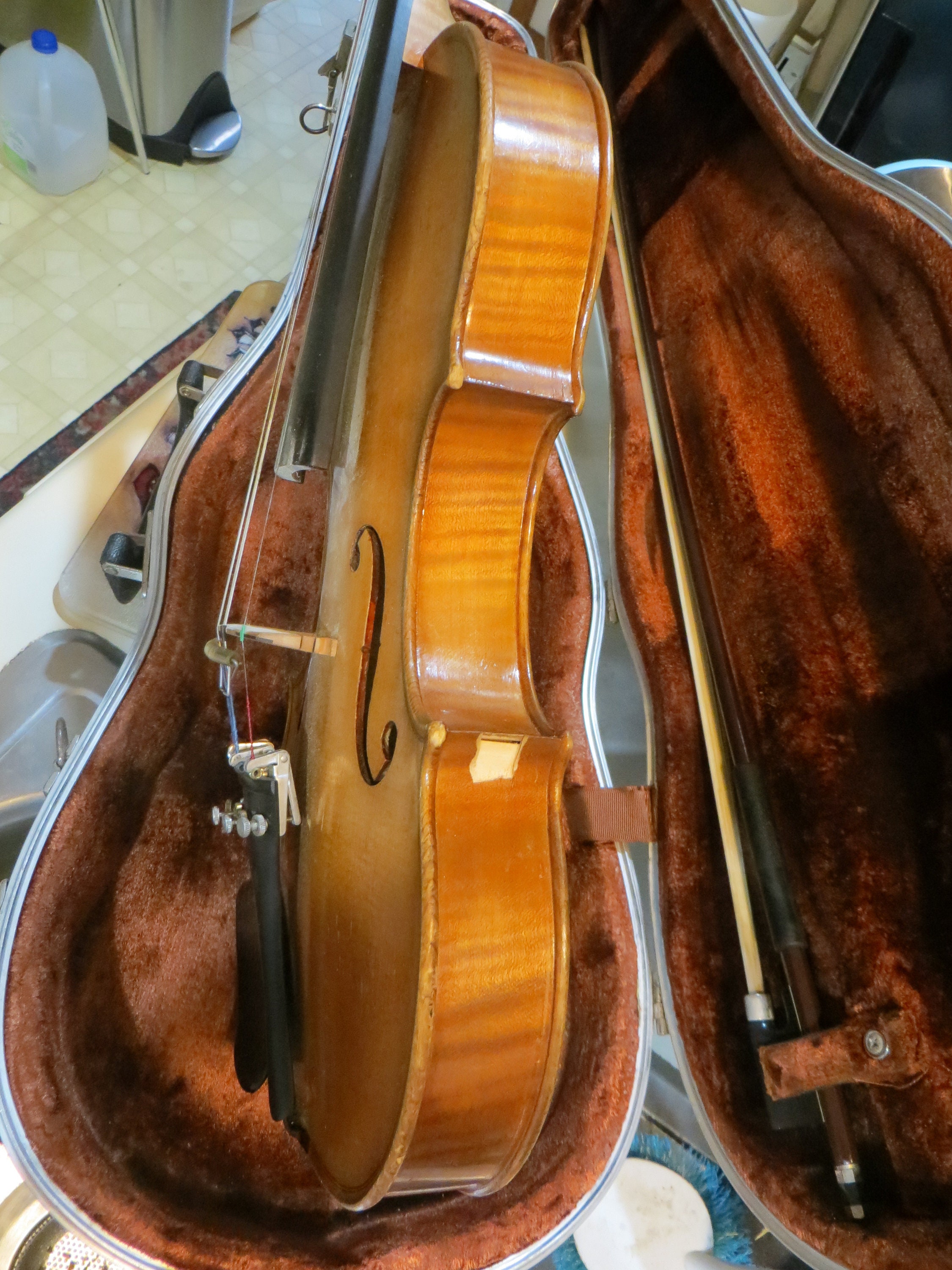 Ancien violon 4/ 4 Allemand, avec archet dans sa valise de