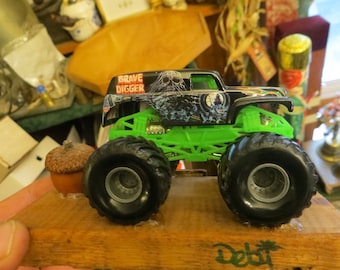 Grave Digger monster truck nut, Please Read Description