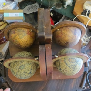 2 Pair/ Sets Of Vintage Old World Globe Wooden Bookends