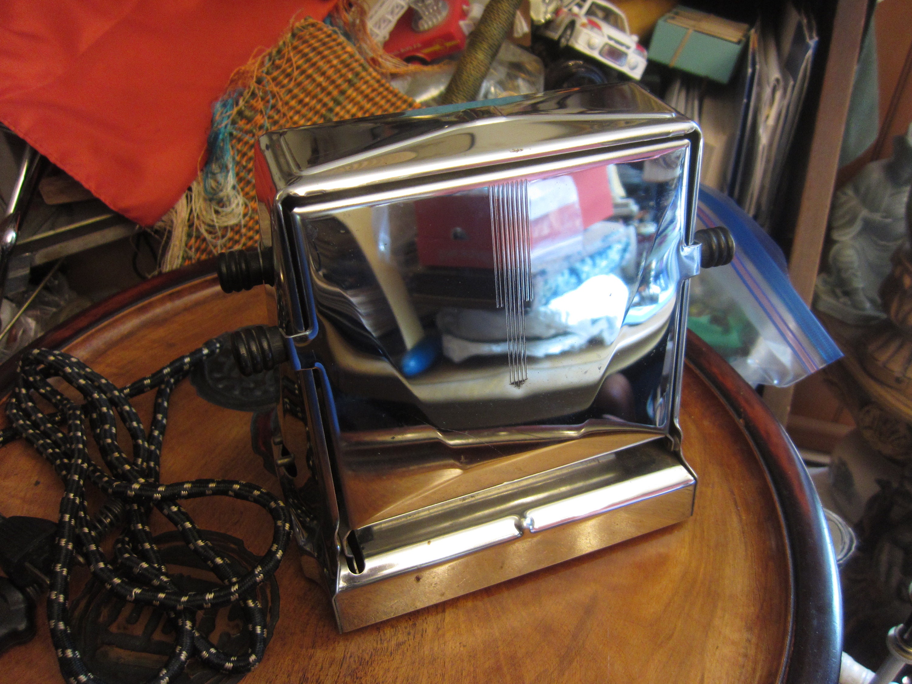 【超希少】1942年製 ウォーキングトースター TOAST-O-LATOR Vintage Appliances: Toast-O-Lator Luxury Toaster - YouTube