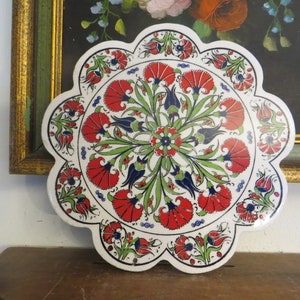 Floral trivet stand base. Vintage flowers
