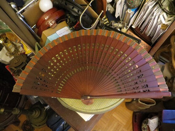 Vintage Wood Hand Painted Hand Fan with Filigree - image 6