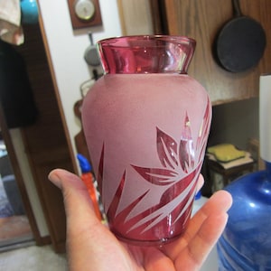 ケルシー・マーフィー作 カメオグラス 花瓶　ガラス彫刻　ピルグリム・グラス社 ヴィンテージ サイン入り「ケルシー・マーフィー」ピルグリム