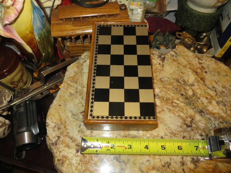 Korvettes magnetic chess set with wood case