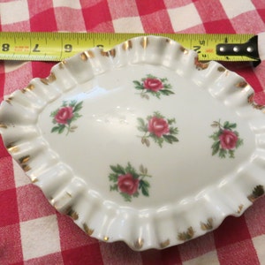 Fine old china ruffle lidded trinket dish with roses.. image 3