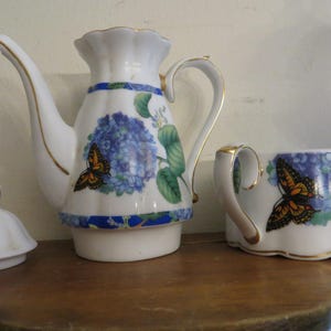 3 piece 2 section teapot w/ spout damage