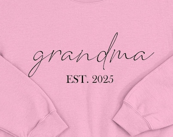 Personalized Grandma Sweatshirt, Grandma EST. 2025, New Grandma Gift, Pregnancy Announcement Sweater, Grandma Shirt